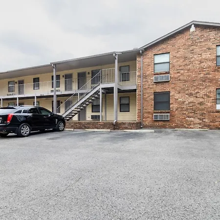 Charming 2 Bedroom In With Free Parking *