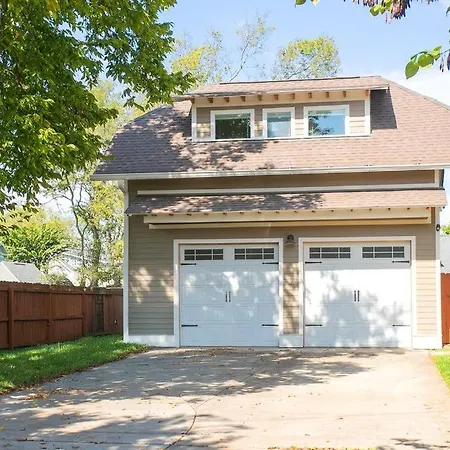 Fall Sale The Nest In East Nash Holiday home *