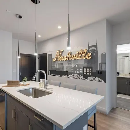 Chic Midtown Penthouse Escape Apartment