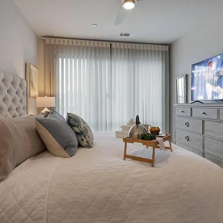 Chic Midtown Penthouse Escape Apartment