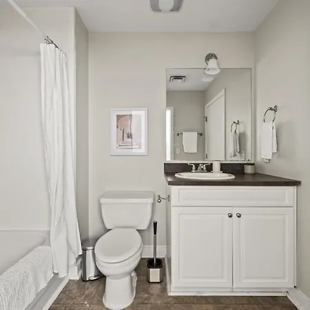 Landing At The Stahlman - 1 Bedroom In Downtown Apartment *