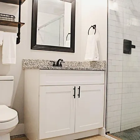 Apartment Retreat Near Downtown Nashville