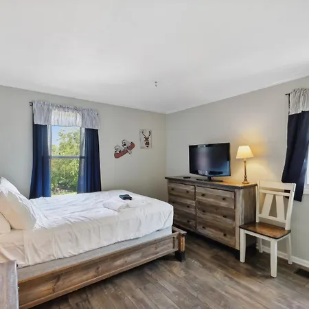 Huge Family Wildlife Retreat Close To The *