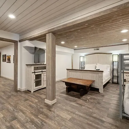 Huge Family Wildlife Retreat Close To The Nashville