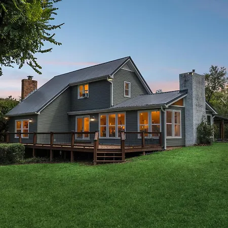Huge Family Wildlife Retreat Close To The Nashville