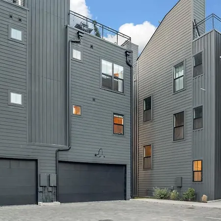 Holiday home Walkable East With Rooftop *