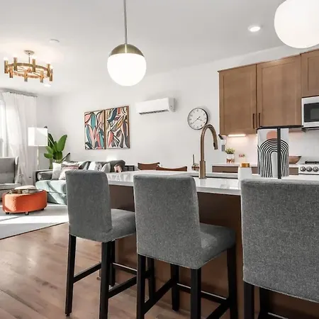 Walkable East With Rooftop Holiday home *