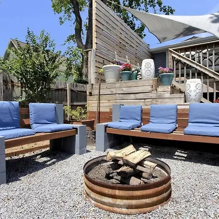 Private House Downtown - Near Broadway! Holiday home