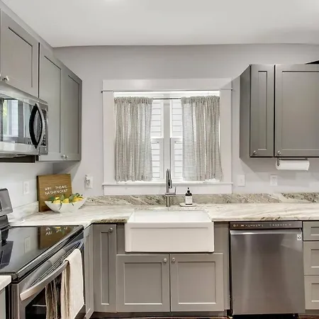 Private House Downtown - Near Broadway! Holiday home