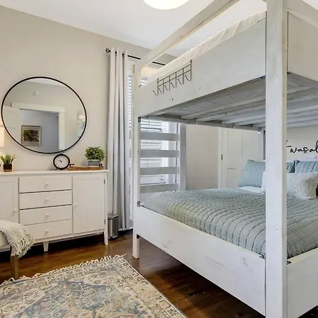 Holiday home Private House Downtown - Near Broadway!