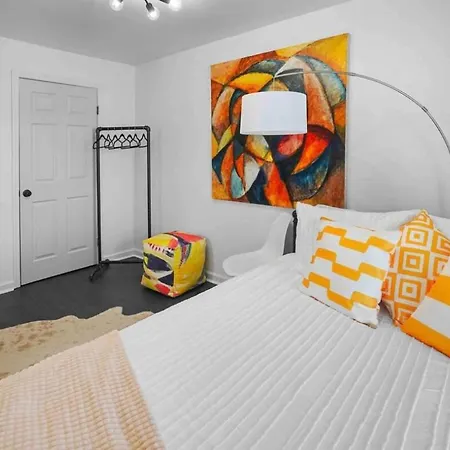 Holiday home Chic 2br Nasvhille Getaway- Fenced Yard- 8min To Broadway! *