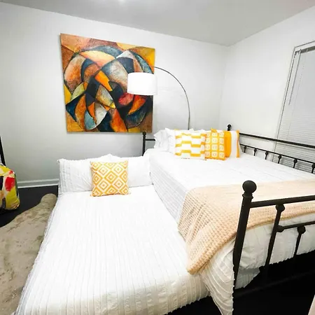 Chic 2br Nasvhille Getaway- Fenced Yard- 8min To Broadway! * Nashville