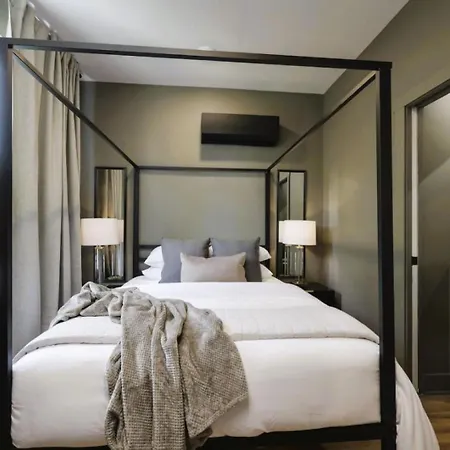 Perfect Pregame Rooftop Close To Broadway Holiday home