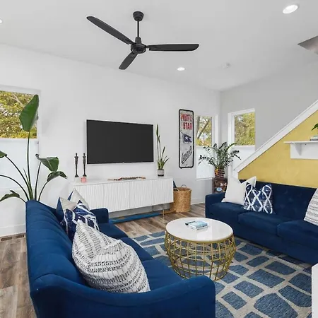 Holiday home Walk To Geodis Stadium And Restaurants - Rooftop, Garage Nashville