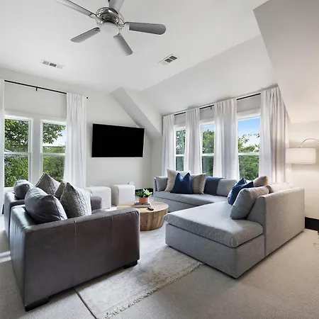 The Rambler - Sparkling Pool & Steps To 12 South Holiday home