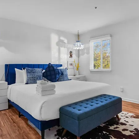 Apartment 750 First Avenue North