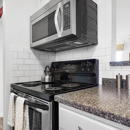 Apartment 750 First Avenue North