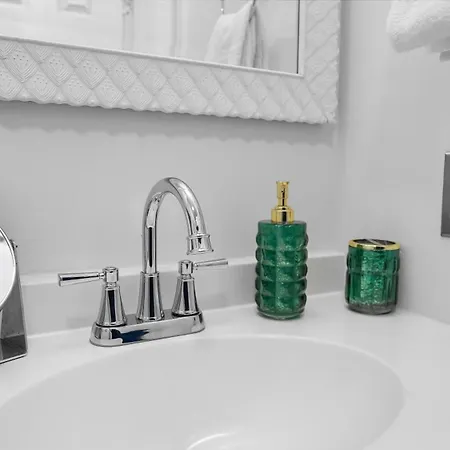 750 First Avenue North Apartment *