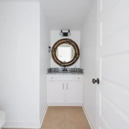 1 King 3 Queens Ground Washer & Dryer Holiday home *