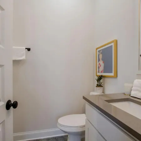 Beautiful Luxury Townhome Very Close To Broadway Nashville