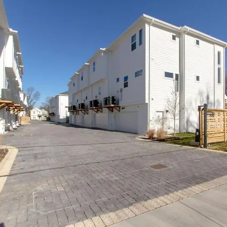 Holiday home Beautiful Luxury Townhome Very Close To Broadway Nashville