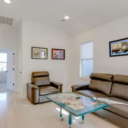 Downtown Luxury Great For Big Groups Holiday home