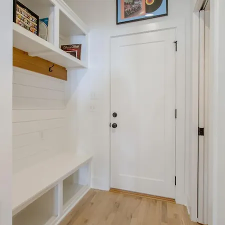 Downtown Luxury Great For Big Groups Holiday home Nashville