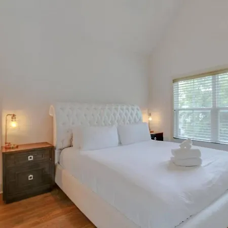 Music City Elegance Gorgeous 4 Bedroom Patio Space