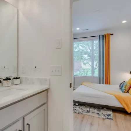 10 Mins To Broadway Rooftop Patio And Putting Holiday home