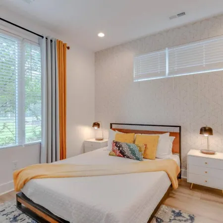 Holiday home 10 Mins To Broadway Rooftop Patio And Putting