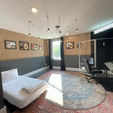 The Ultimate Hip-hop Haven With Rooftop Patio * Nashville