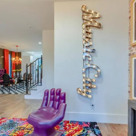 Holiday home The Ultimate Hip-hop Haven With Rooftop Patio