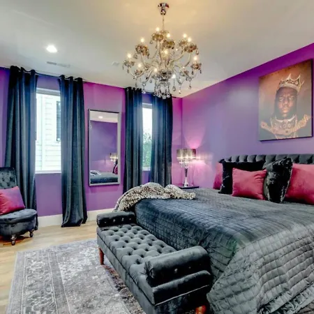 Holiday home The Ultimate Hip-hop Haven With Rooftop Patio