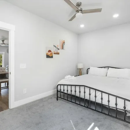 Massive 3 Bedroom With Garage Parking