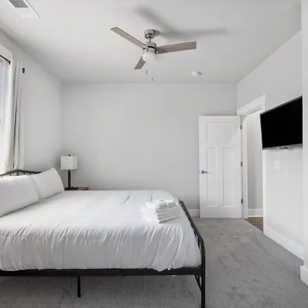 Massive 3 Bedroom With Garage Parking Holiday home Nashville
