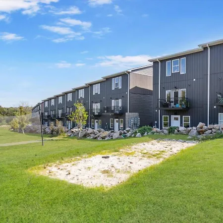 Massive 3 Bedroom With Garage Parking * Nashville