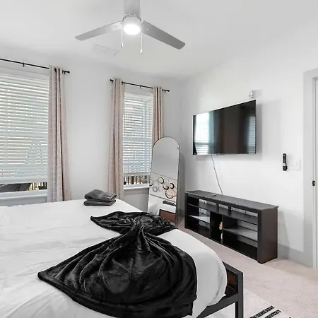 5min To Dt Pool King Bed Full Gym Parking Apartment