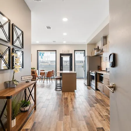 Illume New Modern Downtown Views With A Pool *