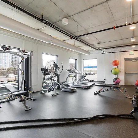 Holiday home Illume New Modern Downtown Views With A Pool *
