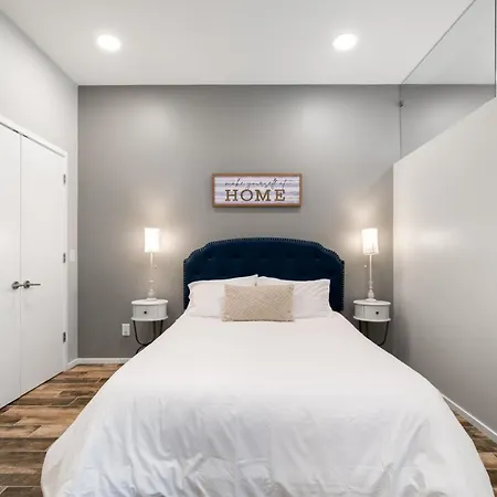 Holiday home Illume New Modern Downtown Views With A Pool