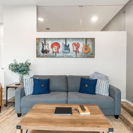Holiday home Illume New Modern Downtown Views With A Pool *