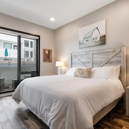 Holiday home Illume New Modern Downtown Views With A Pool *