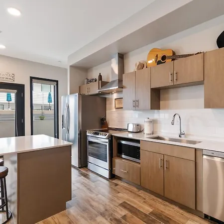 Illume New Modern Downtown Views With A Pool * Nashville