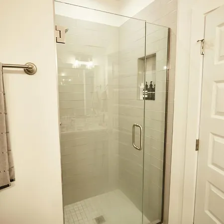 Hall House - Stunning With Beautiful Rooftop! Holiday home