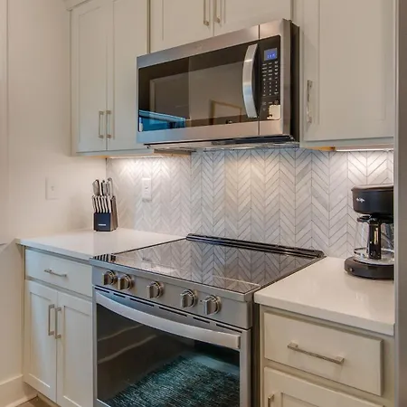 Holiday home Gem - Walk To Bars, Garage, Smart Tvs