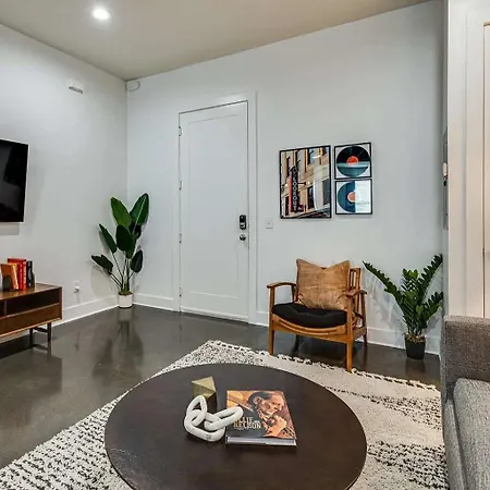 Apartment Modern King Bed Free Parking Downtown
