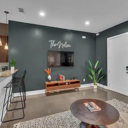 Apartment Modern King Bed Free Parking Downtown *
