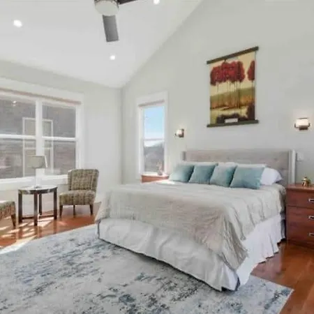 Downtown Luxury, Sleeps 6 At Downtown *
