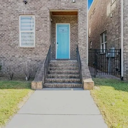 Downtown Luxury, Sleeps 6 At Downtown Holiday home