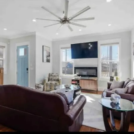 Downtown Luxury, Sleeps 6 At Downtown